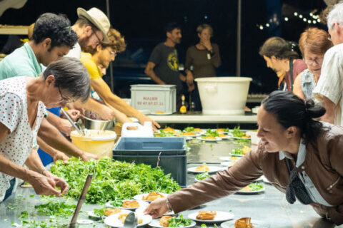 preparation repas banquet solidaire