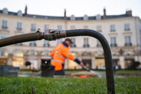 gros plan sur un tuyau d arrosage