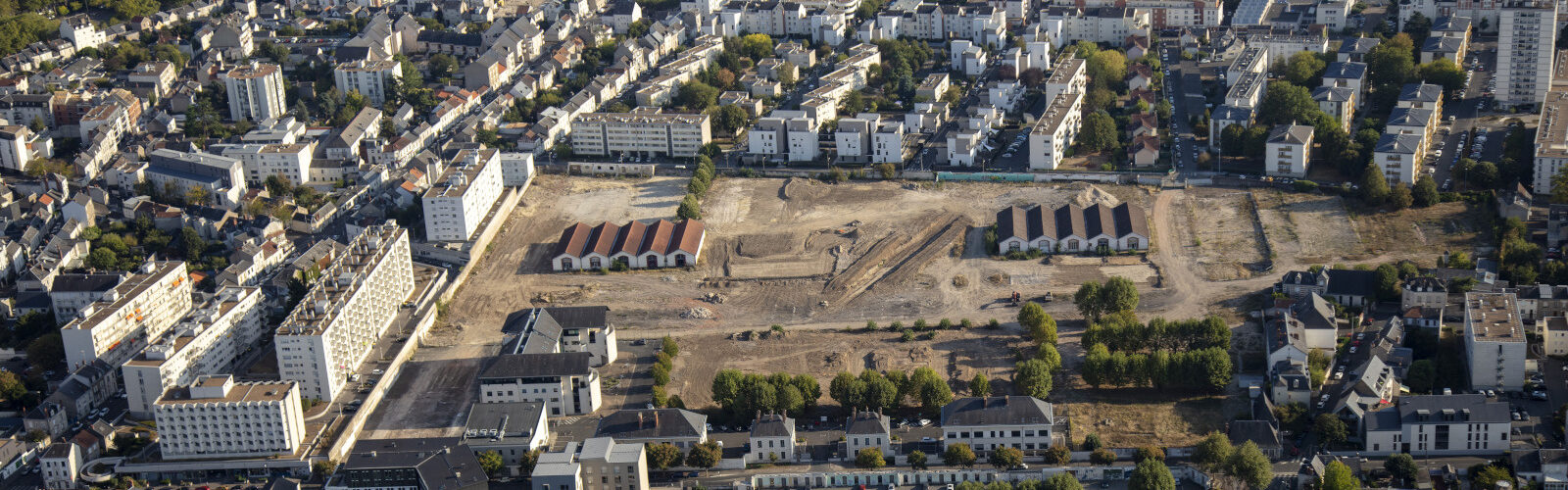 vue de haut sur les casernes