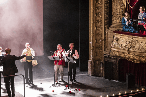 le chœur de l'opéra sur la scène du grand théâtre de tours